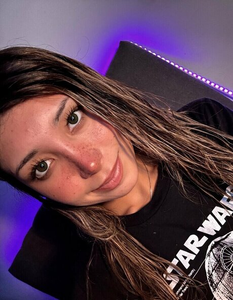 Maddie Olson art model galleries