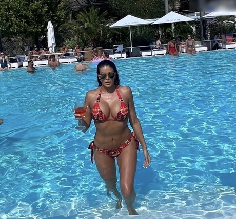 Roaya Soraya model nude image