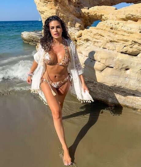 Roaya Soraya adult model pics