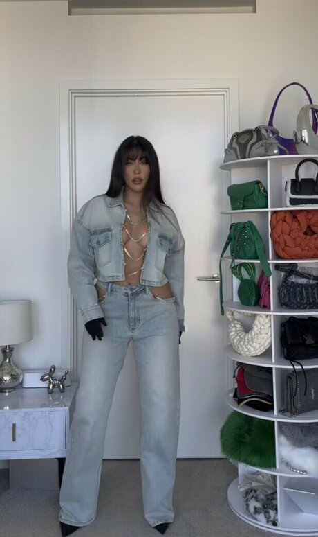 Alara Taneri star art photos