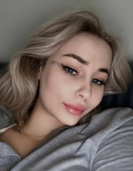 GloriaMatvien top star images