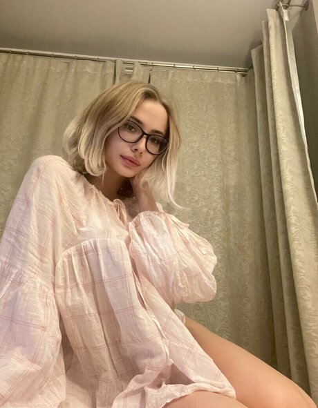 GloriaMatvien adult model photos