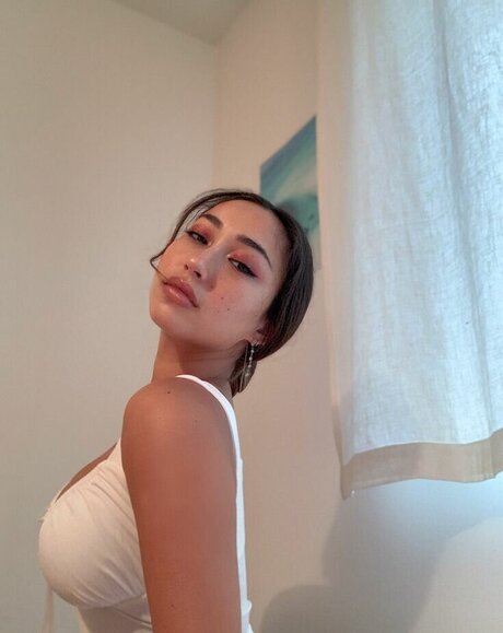 Olivia Jordan adult model pic