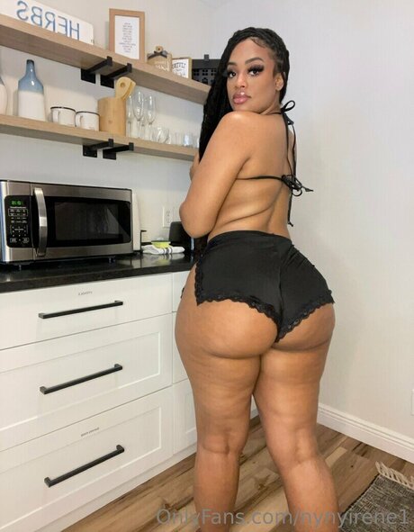 NyNyirene star art photos