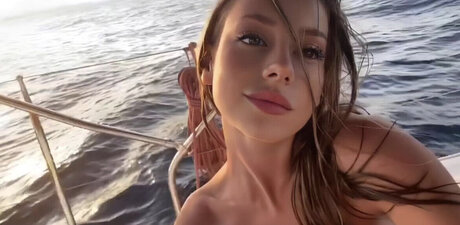 Ester Exp sito hd model photo