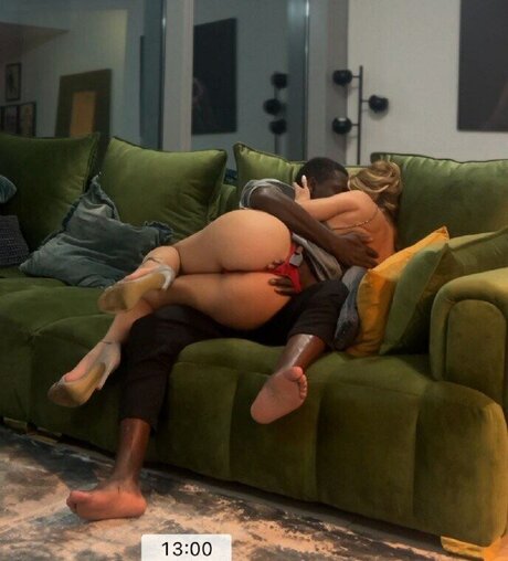 Laranosk Laranovskvip nudes star gallery