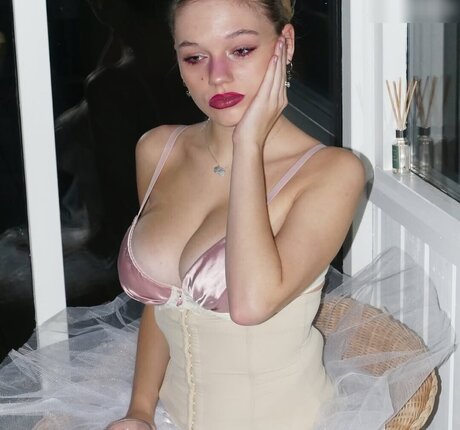 Leni Bahr erotic star image