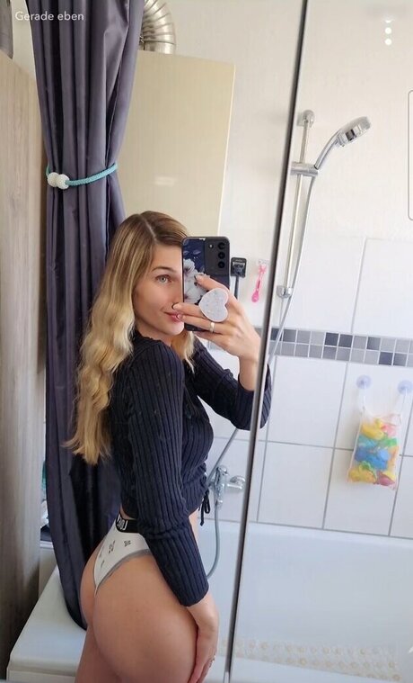 its sunny93 exclusive pornstar galleries