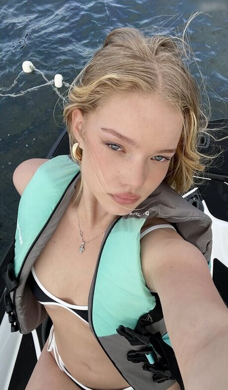 pdm clara erotic model img