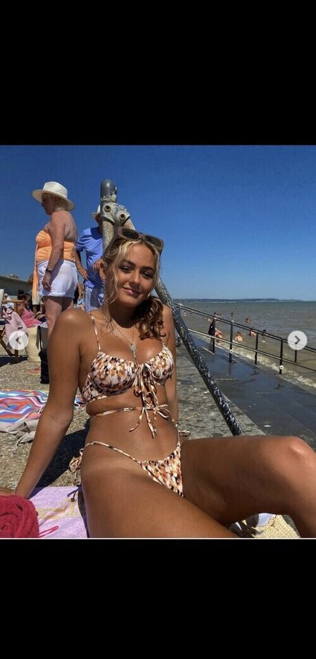 danielleelou naked model images