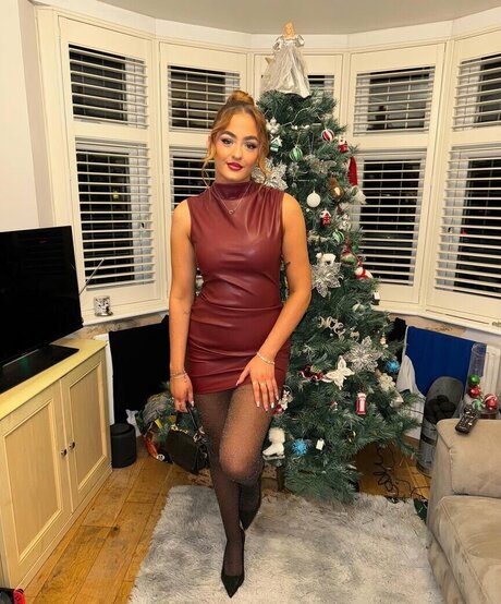 danielleelou adult star images