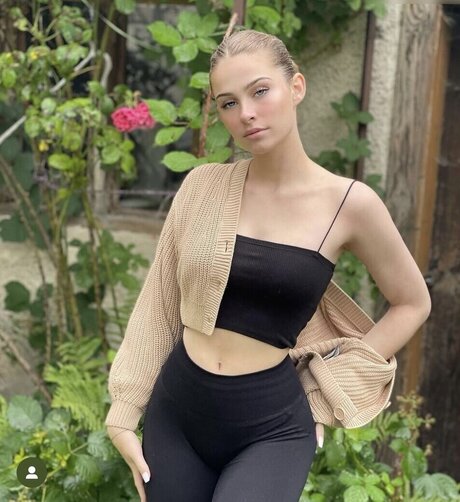 Kim Sara star naked pics