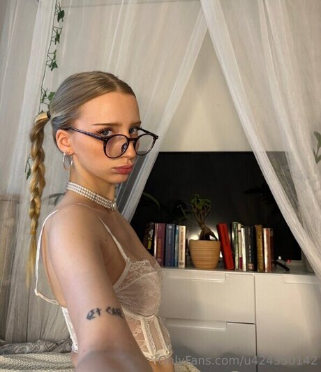 charlottteeee sexy actress archive