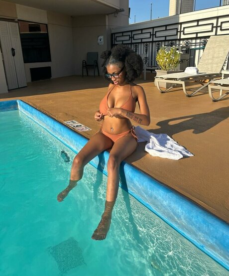 Alicia Adams sexy model images