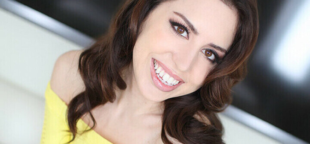 Amateur Allure erotic actress pics