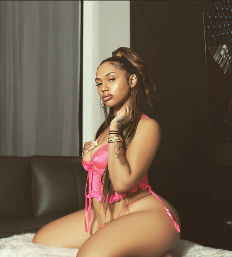 Honeydrip458 pornographic actress image