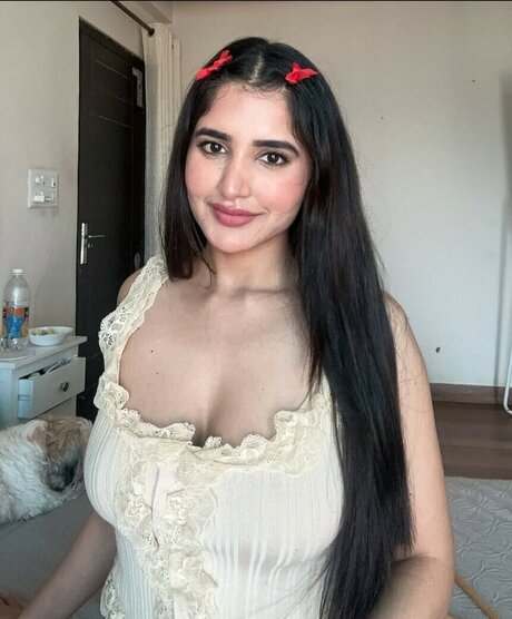 Rachel Sharma star sexy img