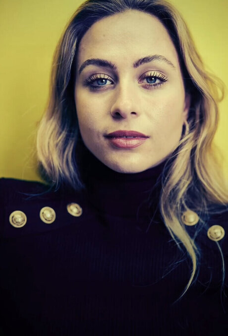 Facialize Me model pretty pictures