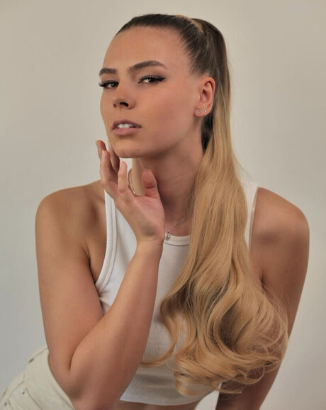 Facialize Me pornstar free photo