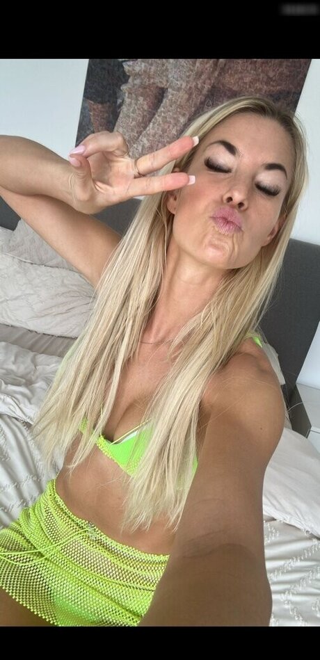 Isi Gl ck star sexy gallery