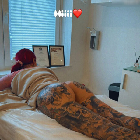 Kate Merlan model hot pic