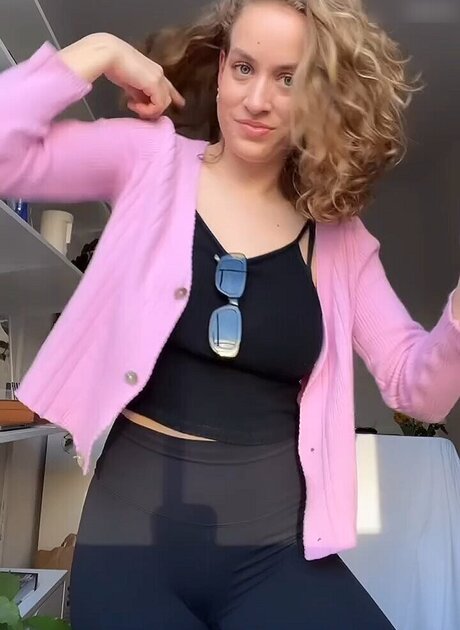 Justleo exclusive model pic