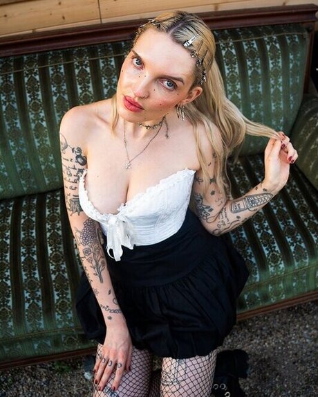 Mia Morgan erotic model galleries