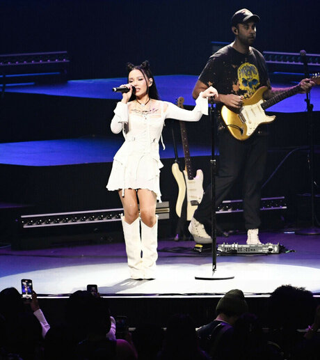 Bella Poarch model pretty pic