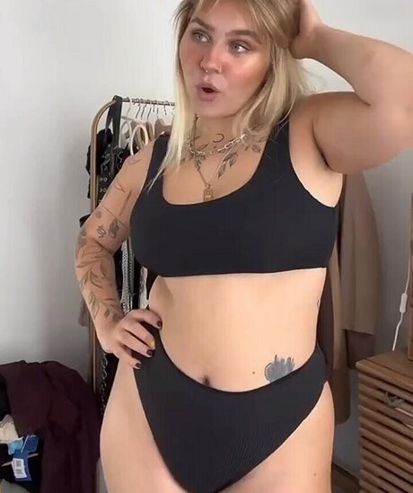 Viky kid pretty pornstar img