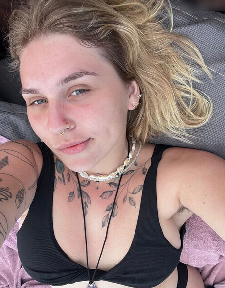 Viky kid erotic pornstar gallery