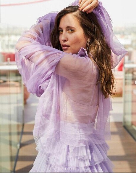 Alice Merton hd actress photo