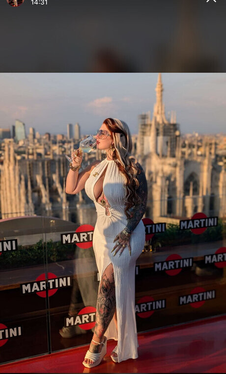 Lyn k44 nude model image