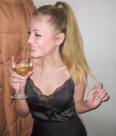 Sarah Milkowski pretty model archive