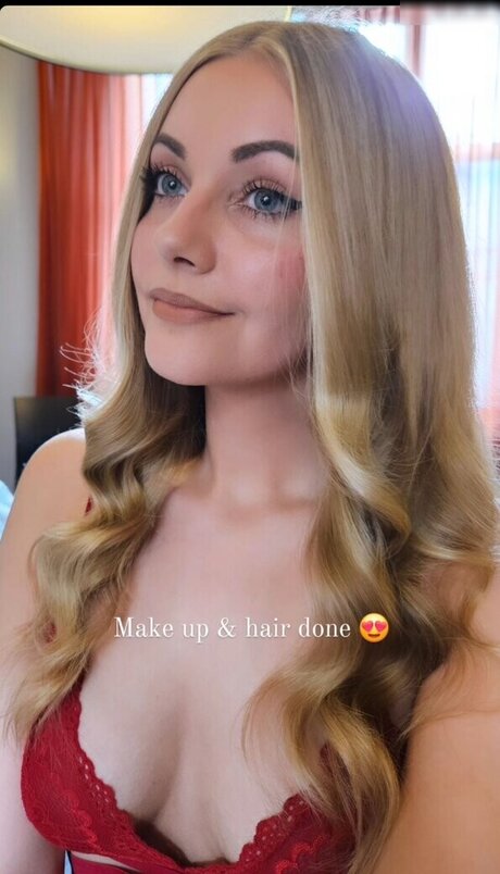 Sarah Milkowski erotic star picture