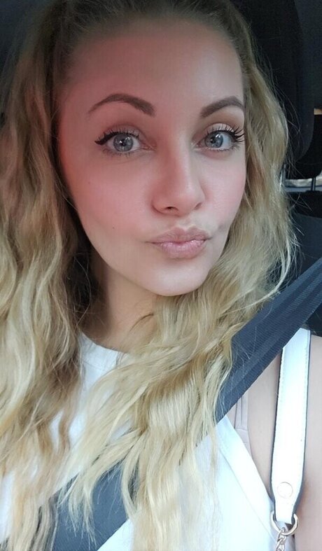 Sarah Milkowski pornstar nice picture