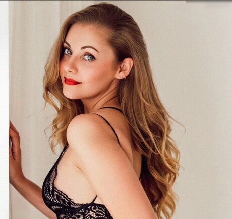 Sarah Milkowski pornographic model pics