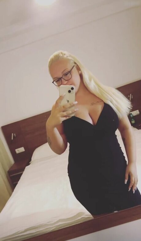 lenakpl23 adult star photo