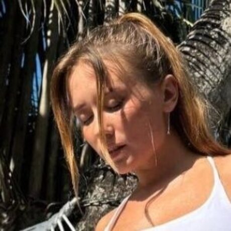 itsrealellie star exclusive photo