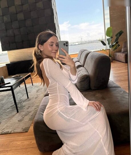 itsrealellie model sexy img