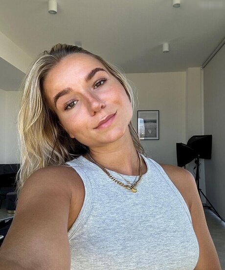 Alina Wachinger erotic pornstar img