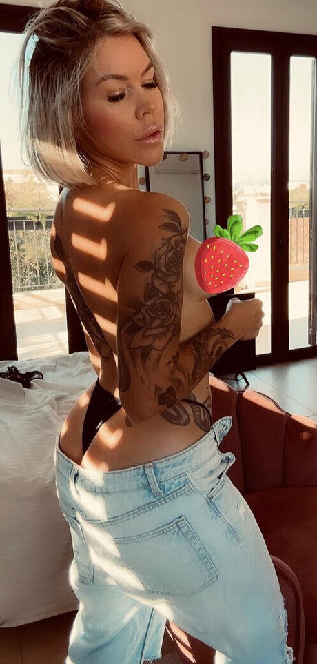 Lara Bergmann hot pornstar images