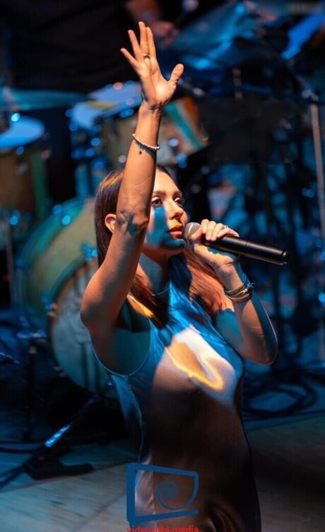 OOPS International pretty star gallery