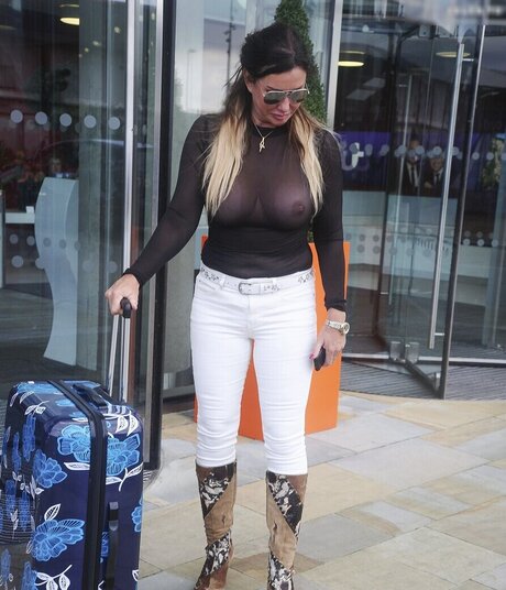 OOPS International star high quality gallery