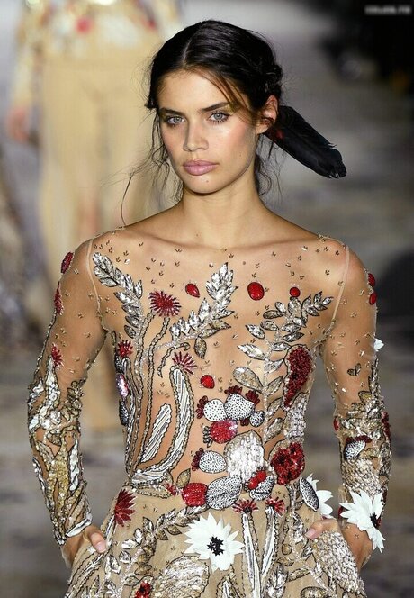 OOPS International pornographic actress pic