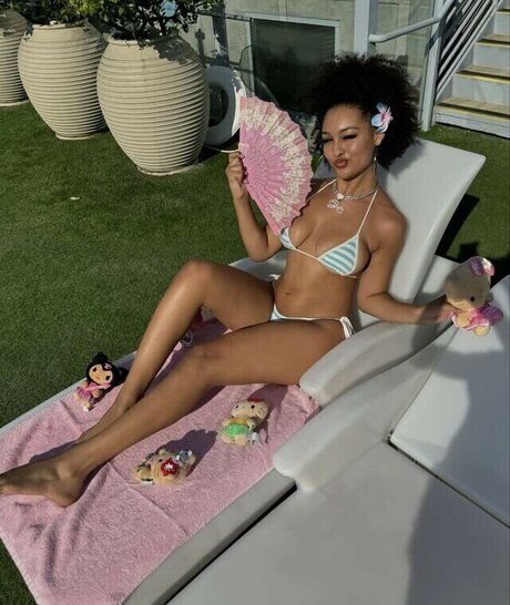 veondremitchell art actress galleries