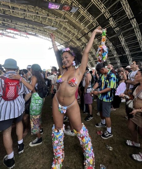 veondremitchell free actress galleries