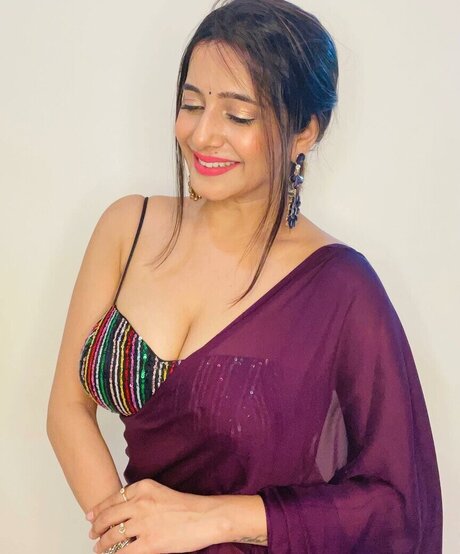 Kate Sharma beautiful model image