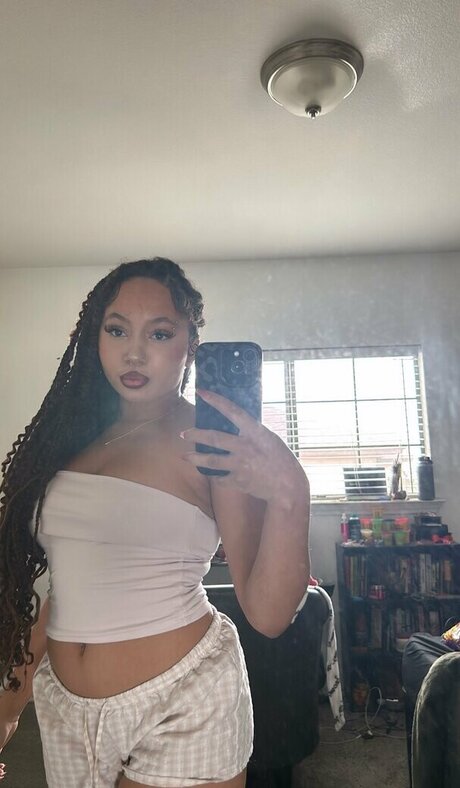 Maya Quinn naked model gallery