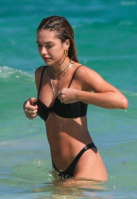 Delilah Hamlin free actress photos