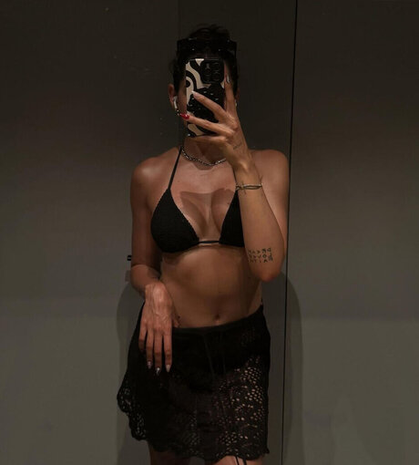 herstoryfeed model free image